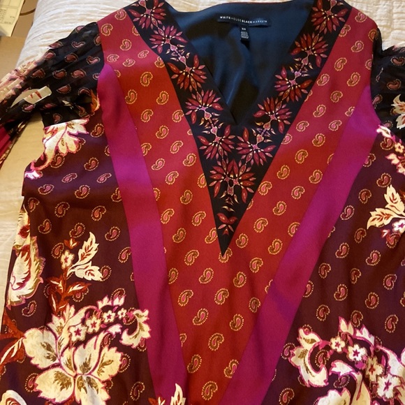 White House Black Market top. - Picture 7 of 8